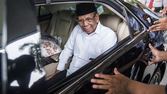 KH Hasyim Muzadi usai mengunjungi KPK. (Foto: Antara/M Agung Rajasa)