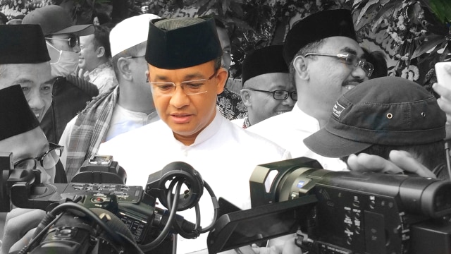 Anies Baswedan tiba di Pondok Pesantren Al Hikam. (Foto: Iqra Ardani/kumparan)