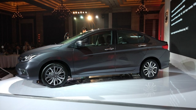 Tampak sisi samping mobil Honda City (Foto: Gesit Prayogi/kumparan)