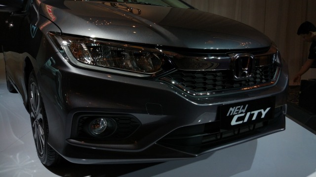 Tampak depan bawah mobil Honda City (Foto: Gesit Prayogi/kumparan)