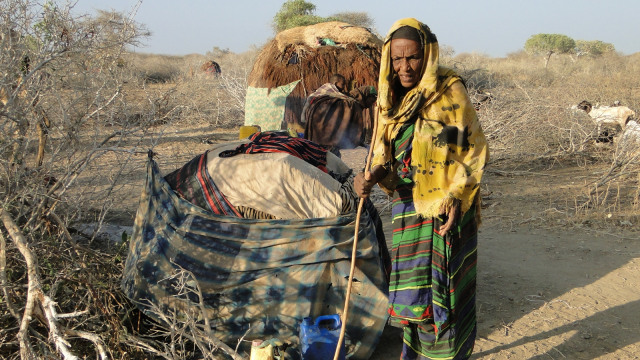 Wanita Somalia menderita kelaparan. (Foto: Dok. relawan ACT)