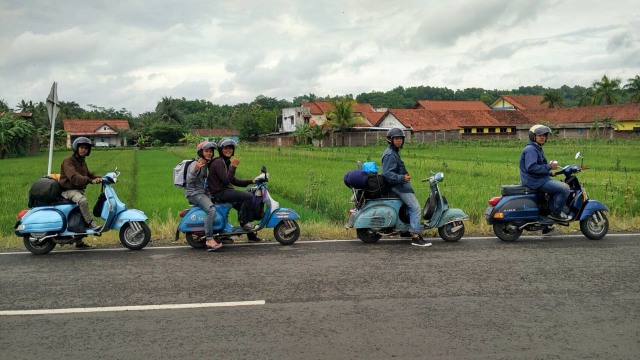 Putra dan teman-temannya saat touring. (Foto: Dok. Muhammad Putra)