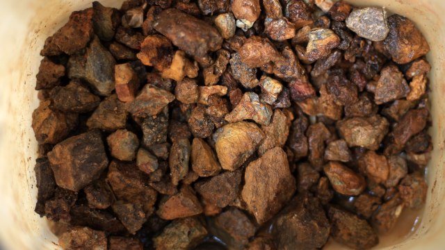 Batu Cinnabar di pulau Seram Bagian Barat, Maluku (Foto: Aditia Noviansyah/kumparan)