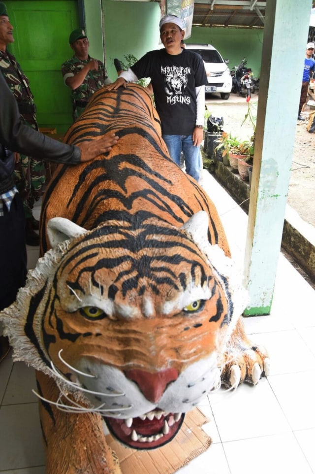 Harimau Siliwangi dari Bupati Dedi untuk di Cisewu (Foto: Dok. Pemkab Purwakarta)