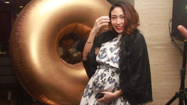 Ayu Dewi tengah hamil (Foto: Munady)