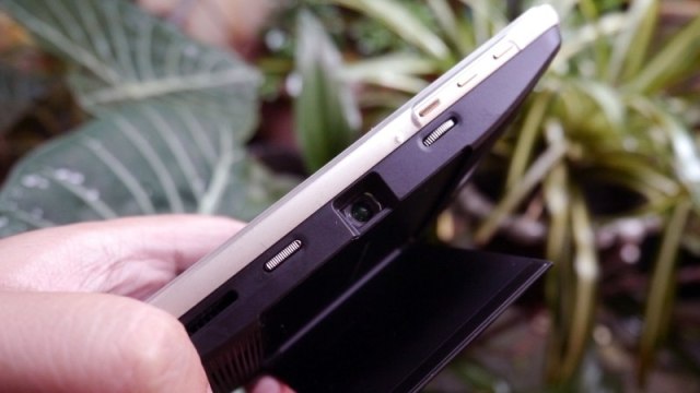 Lensa di Moto Insta-Share Projector. (Foto: Yossie Dwi Prananto/YangCanggih.com)