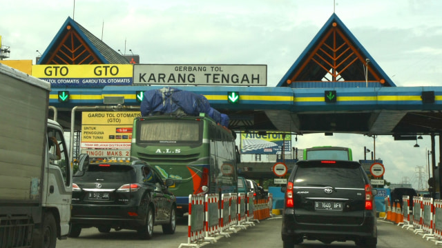 Gerbang Tol Karang Tengah (Foto: Muhammad Iqbal/ANTARA)