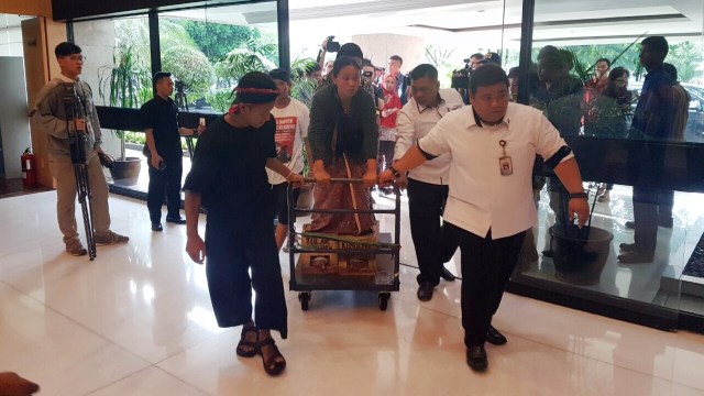 Petani kendeng menemui Teten Masduki. (Foto: Yudhistira Amran Saleh/kumparan)
