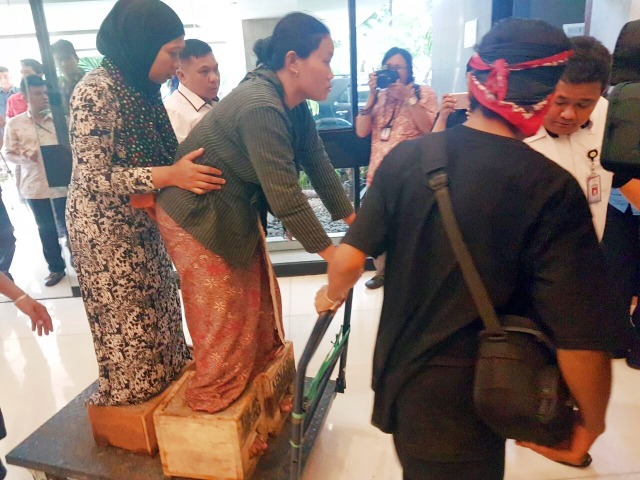 Petani kendeng menemui Teten Masduki. (Foto: Yudhistira Amran Saleh/kumparan)