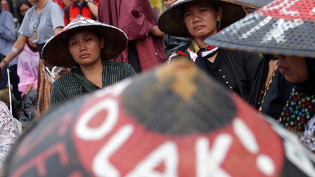 Wajah sedih petani Kendeng saat melakukan aksi. (Foto: Fanny Kusumawardhani/kumparan)