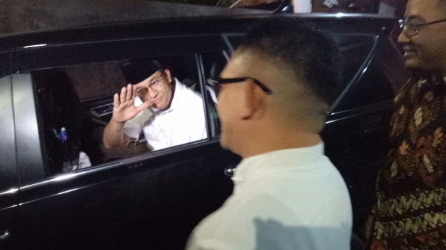 Anies sandi pulang dari kunjungannya ke Gus Solah (Foto: Wandha Hidayat/kumparan)