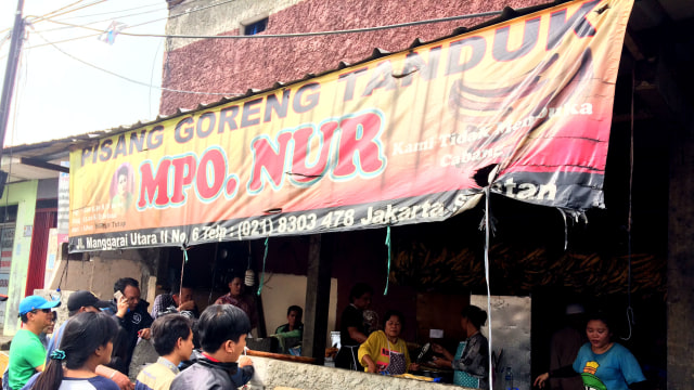 Pisang goreng tanduk Manggarai ramai (Foto: Iqra Ardini/kumparan)