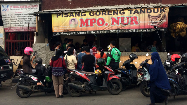 Pisang goreng tanduk Manggarai ramai (Foto: Iqra Ardini/kumparan)