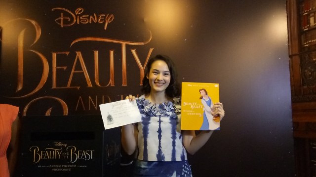 Chelsea Islan donasikan buku favoritnya. (Foto: Prabarini Kartika/kumparan)