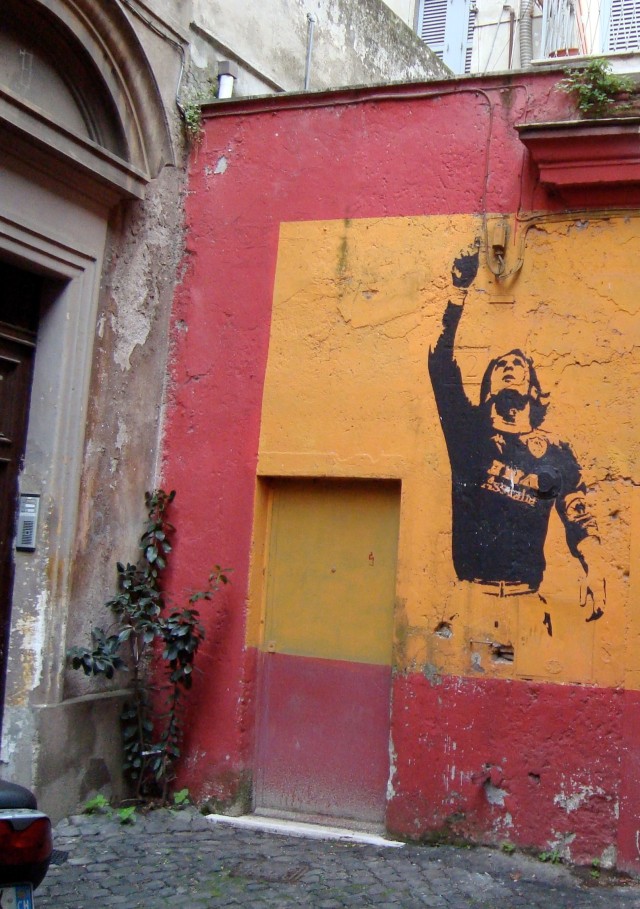 Mural Totti di salah satu sudut kota Roma. (Foto: Wikimedia Commons)