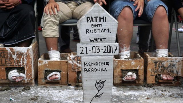 Memperingati kematian Patmi, petani Kendeng (Foto: Aditia Noviansyah/kumparan)