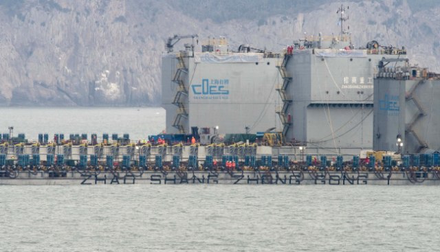 1073 Hari Setelah Tenggelam, Kapal Feri Sewol Akhirnya Diangkat