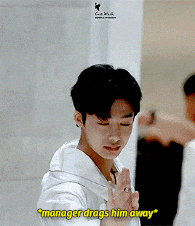 Manajer memastikan artis tepat waktu. (Foto: Youtube)