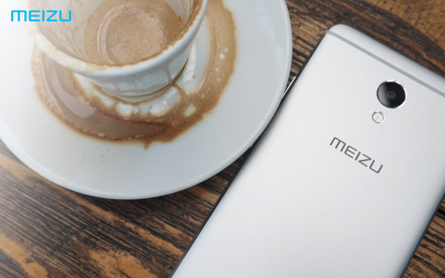Smartphone premium dengan harga yang terjangkau