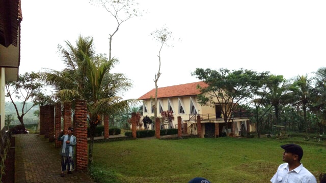 Sandiaga mengunjungi Gifted School Cugenang (Foto: Amanaturrosyidah/kumparan)