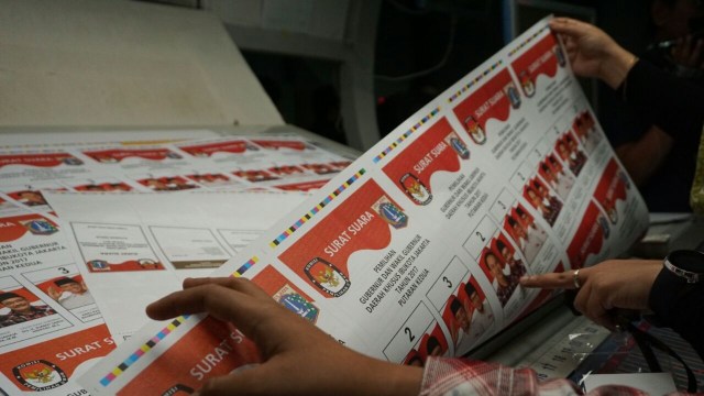 Surat suara pilgub DKI Jakarta (Foto: Aditia Noviansyah/kumparan)