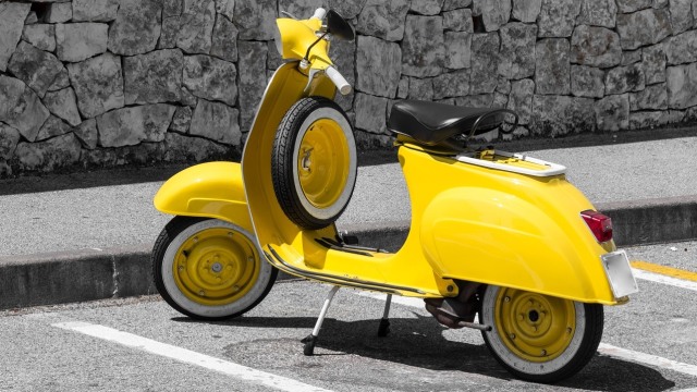 Vespa. (Foto: Pixabay @meineresterampe)