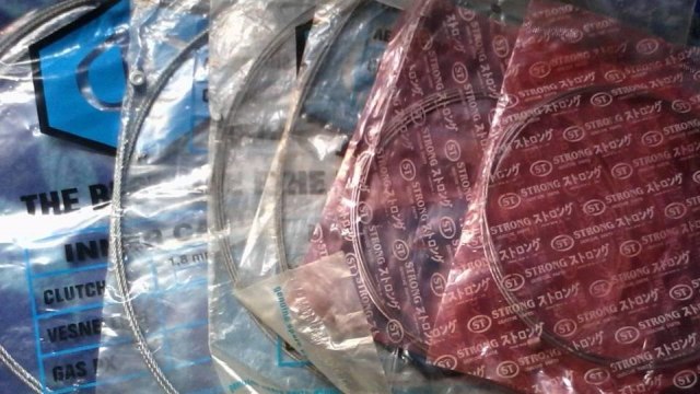 Tali gas, perseneling, dan kopling (ilustrasi). (Foto: Facebook GemerLap Kotaraja)