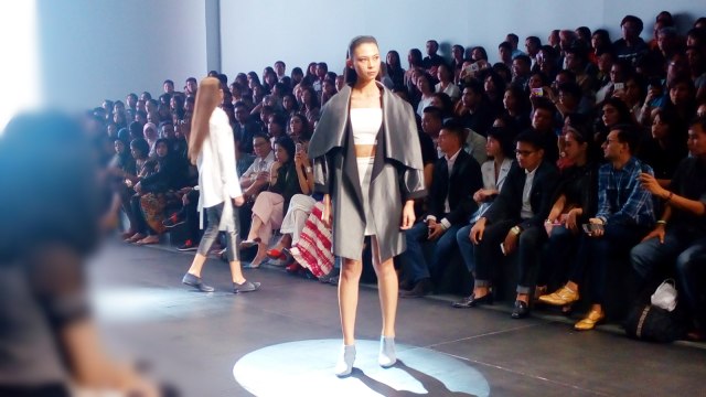 Koleksi di Plaza Indonesia Fashion Week. (Foto: Andari Novianti/kumparan)