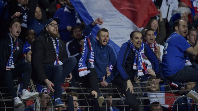 Suporter Timnas Prancis (Foto: Eric Vidal/REUTERS)