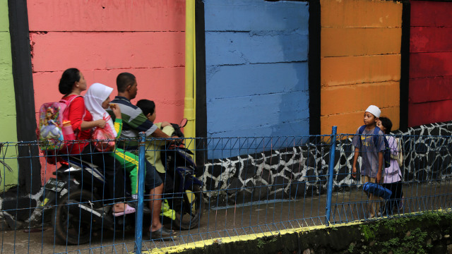Tembok warna-warni Kampung Penas Tanggul. (Foto: Fanny Kusumawardhani/kumparan)