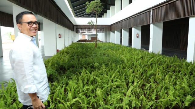 Bupati Banyuwangi Azwar Anas di terminal hijau. (Foto: Dok. Humas Pemkab Banyuwangi)