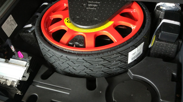 Ban serep Bentley Bentayga  (Foto: Gesit Prayogi/kumparan.com)