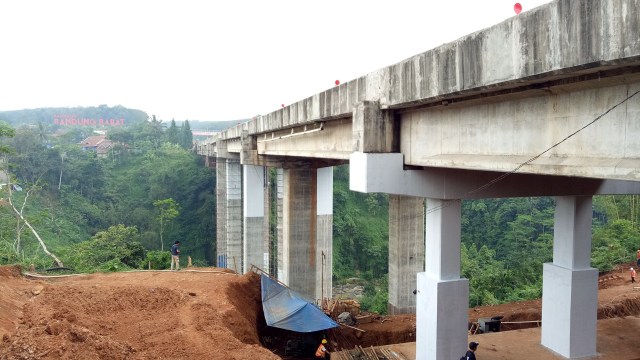 Proyek Jembatan Cisomang (Foto: David Pratama/kumparan)