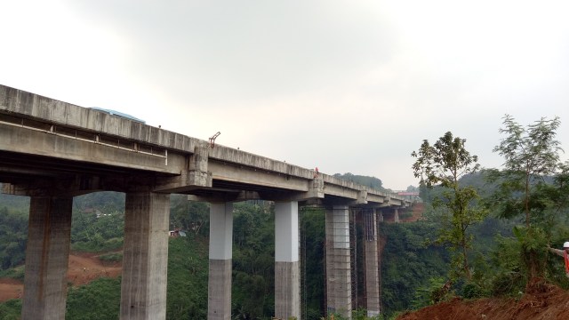 Proyek Jembatan Cisomang (Foto: David Pratama/kumparan)