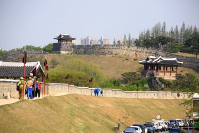 Mengintip Megahnya Benteng Hwaseong di Korea (1)
