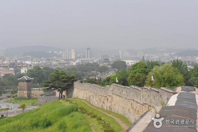 Mengintip Megahnya Benteng Hwaseong di Korea (2)