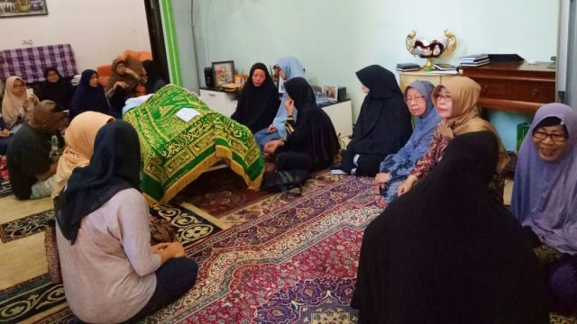 Rumah Eko DJ didatangi para pelayat. (Foto: D. N. Mustika Sari/kumparan)