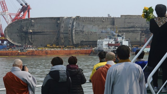 Peringatan tenggelamnya kapal ferry di Korsel  (Foto: Yonhap via AP)