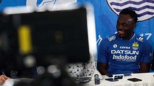 Pemain Persib Michael Essien. (Foto: Fanny Kusumawardhani/kumparan)