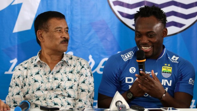 Michael Essien saat konpers di Graha Persib. (Foto: Fanny Kusumawardhani/kumparan)