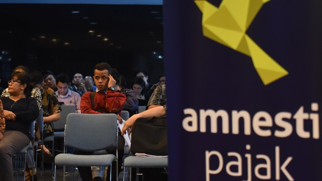 Sejumlah orang di Kantor Pusat Ditjen Pajak. Foto: Antara/Akbar Nugroho Gumay