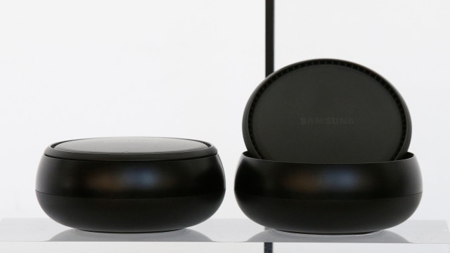 Samsung DeX Station untuk Galaxy S8. (Foto: REUTERS/Brendan McDermid)