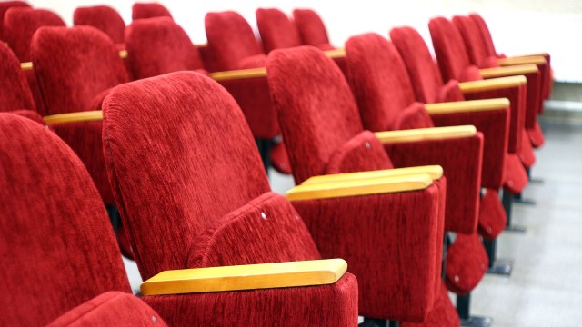 Ilustrasi bangku bioskop film. (Foto: Pixabay)