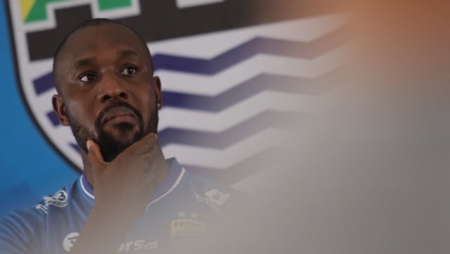 Pemain baru Persib, Cole di Graha Persib (Foto: Fanny Kusumawardhani/kumparan)