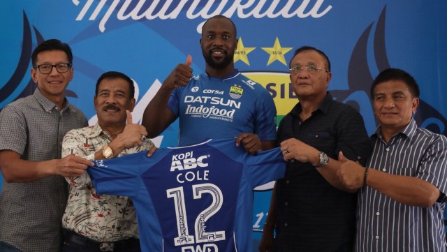 Pemain baru Persib, Cole di Graha Persib (Foto: Fanny Kusumawardhani/kumparan)