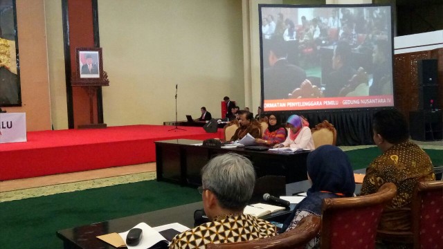 Sidang DKPP dengan teradu komisioner KPU DKI (Foto: Amanaturrosyidah/kumparan)