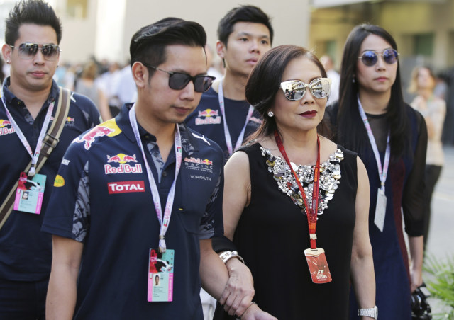 Vorayuth Yoovidhya dan keluarganya. (Foto: The Associated Press)