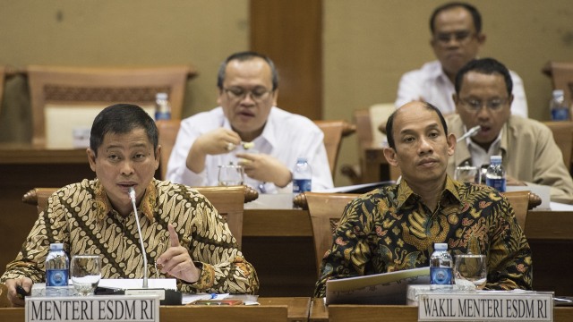 Ignasius Jonan (kiri) dan Arcandra Tahar (kanan) (Foto: Antara/M Agung Rajasa)