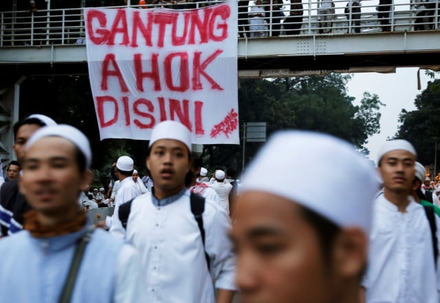 Membebaskan Diri dari Fanatisme (1)