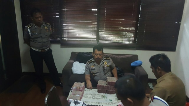 Uang yang disita dari oknum Polda Sumsel (Foto: Dok. Istimewa)
